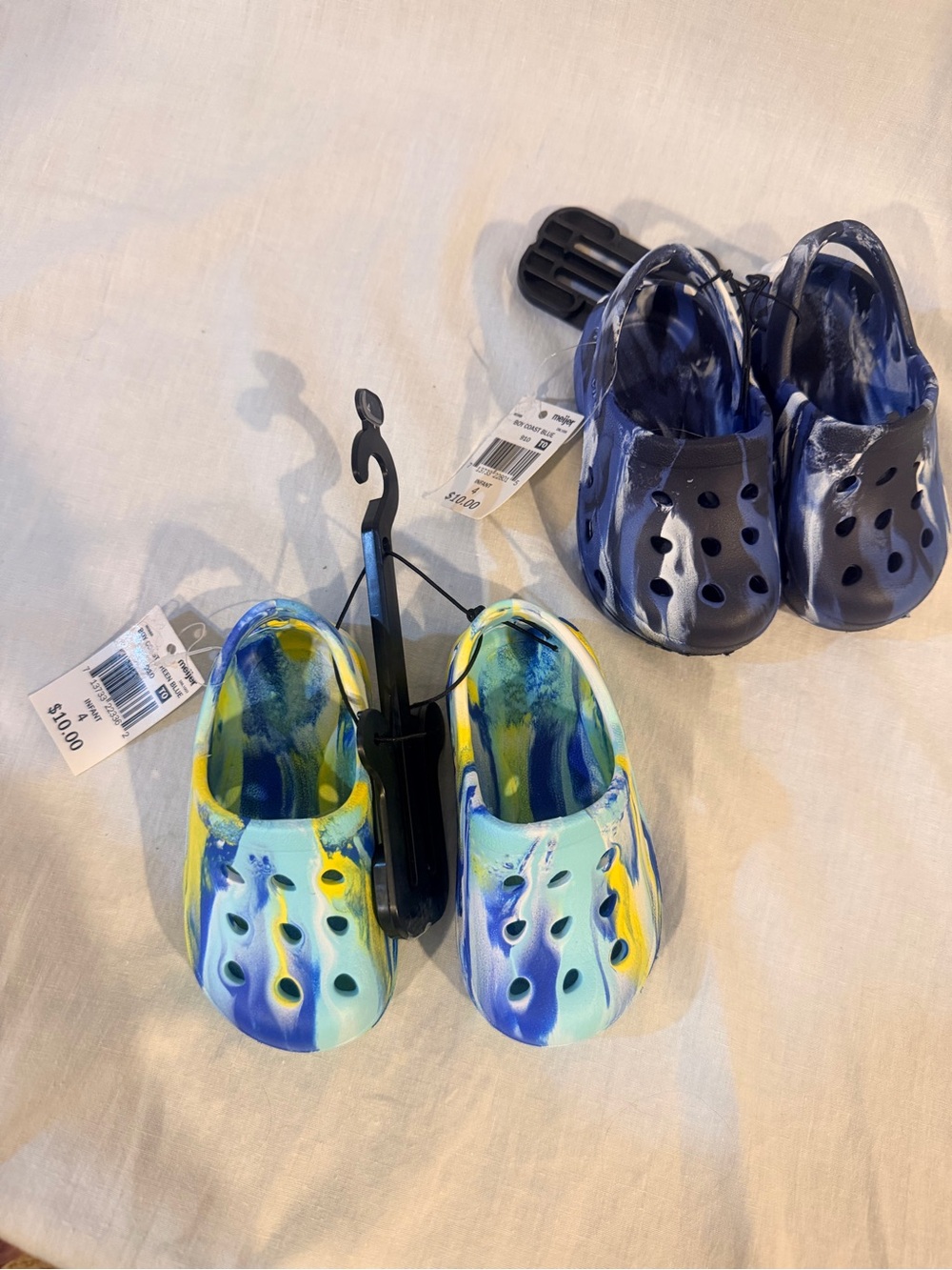 2 Pr. Infants sandals
